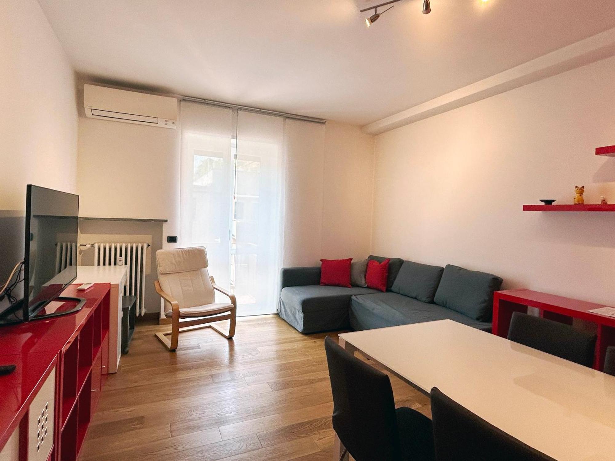 Comfortable Apartment In The Heart Of Lecco Exterior photo
