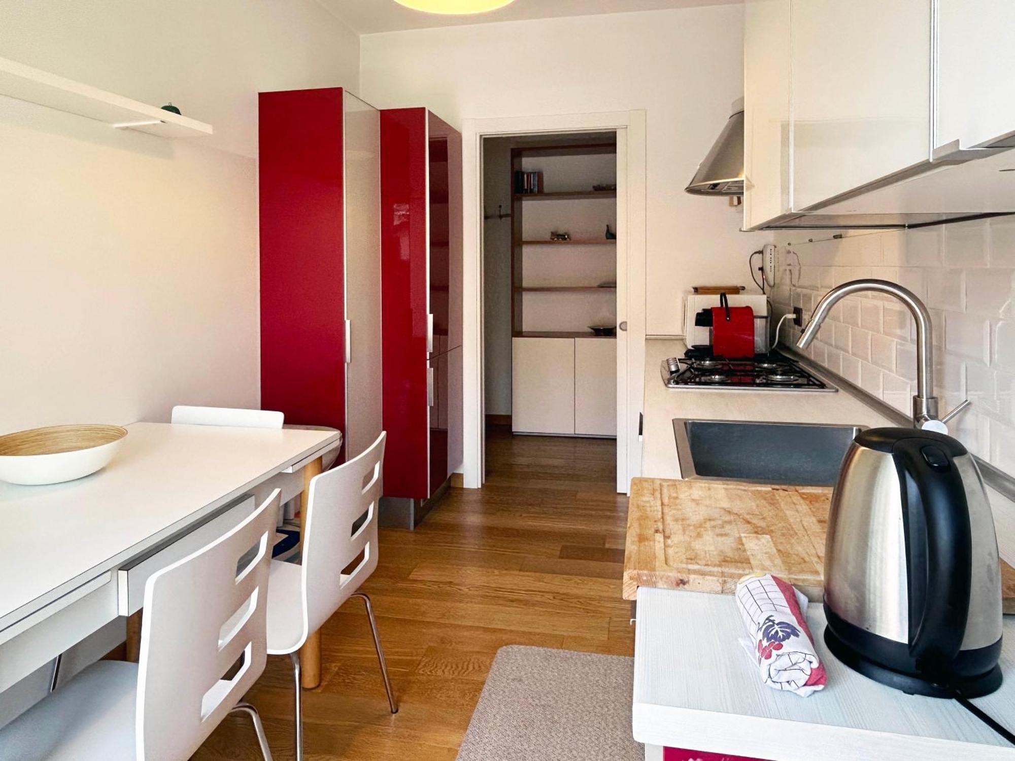 Comfortable Apartment In The Heart Of Lecco Exterior photo