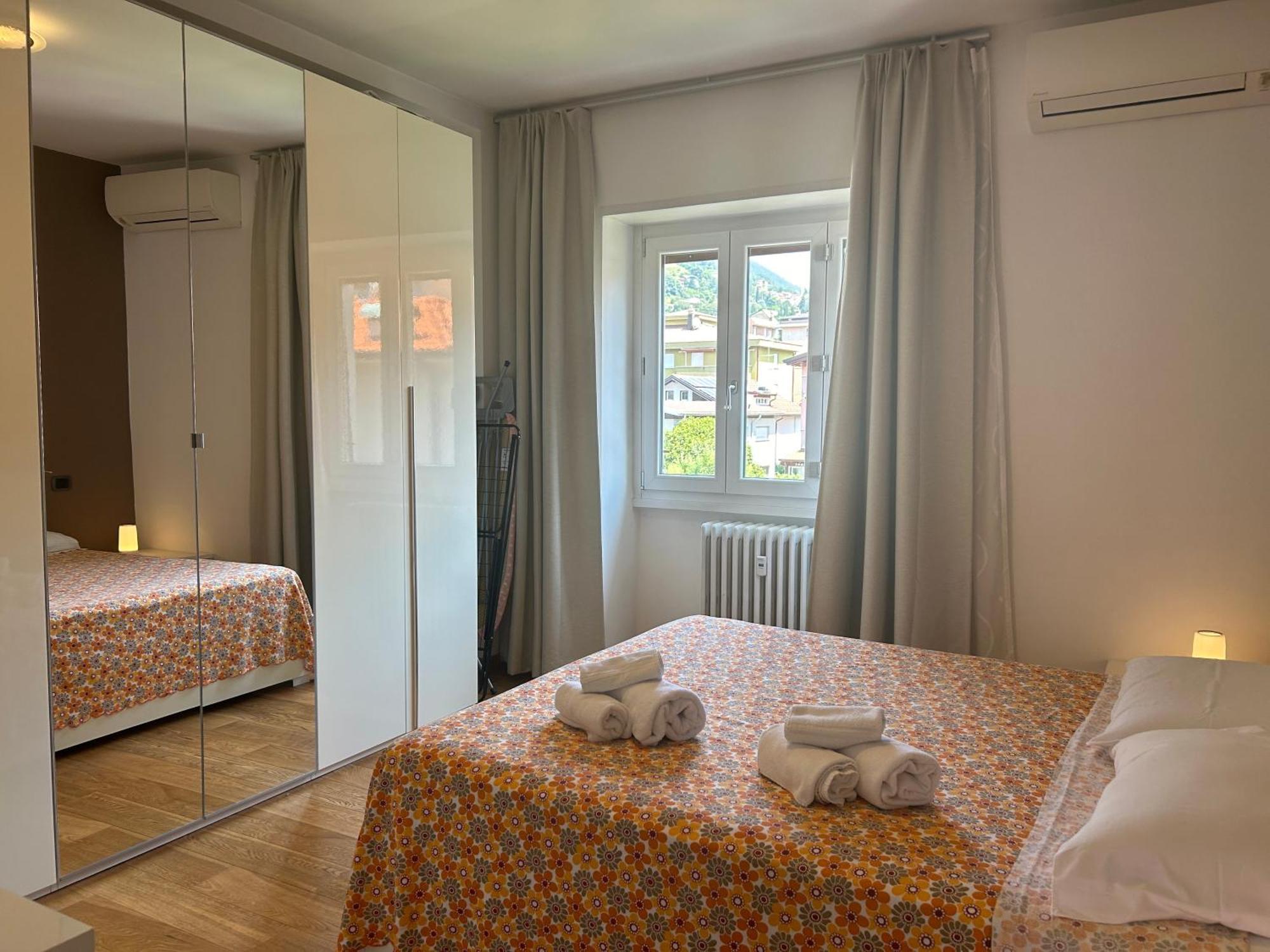 Comfortable Apartment In The Heart Of Lecco Exterior photo